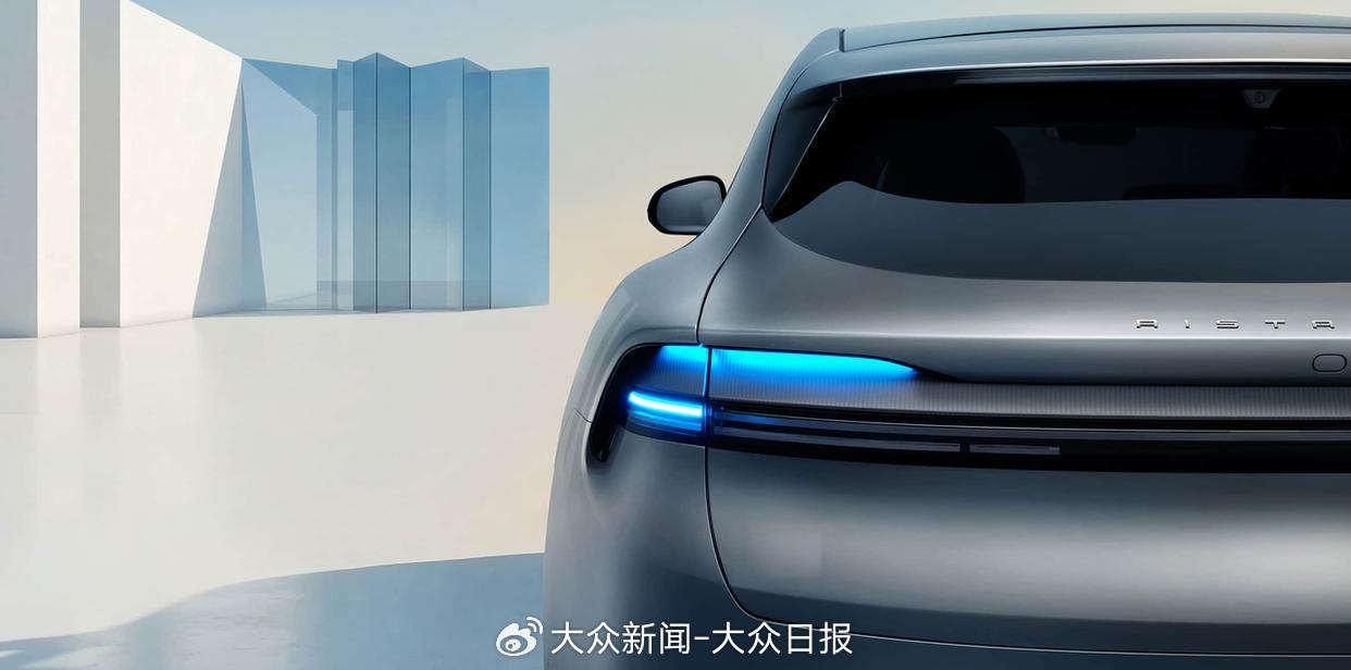 ​某新能源车车尾的“小蓝灯” 图源：品牌官网
