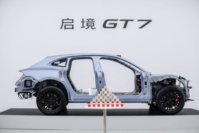 双CEO同台开启实测拆车 启境GT7面向L3级辅助驾驶架构首拆